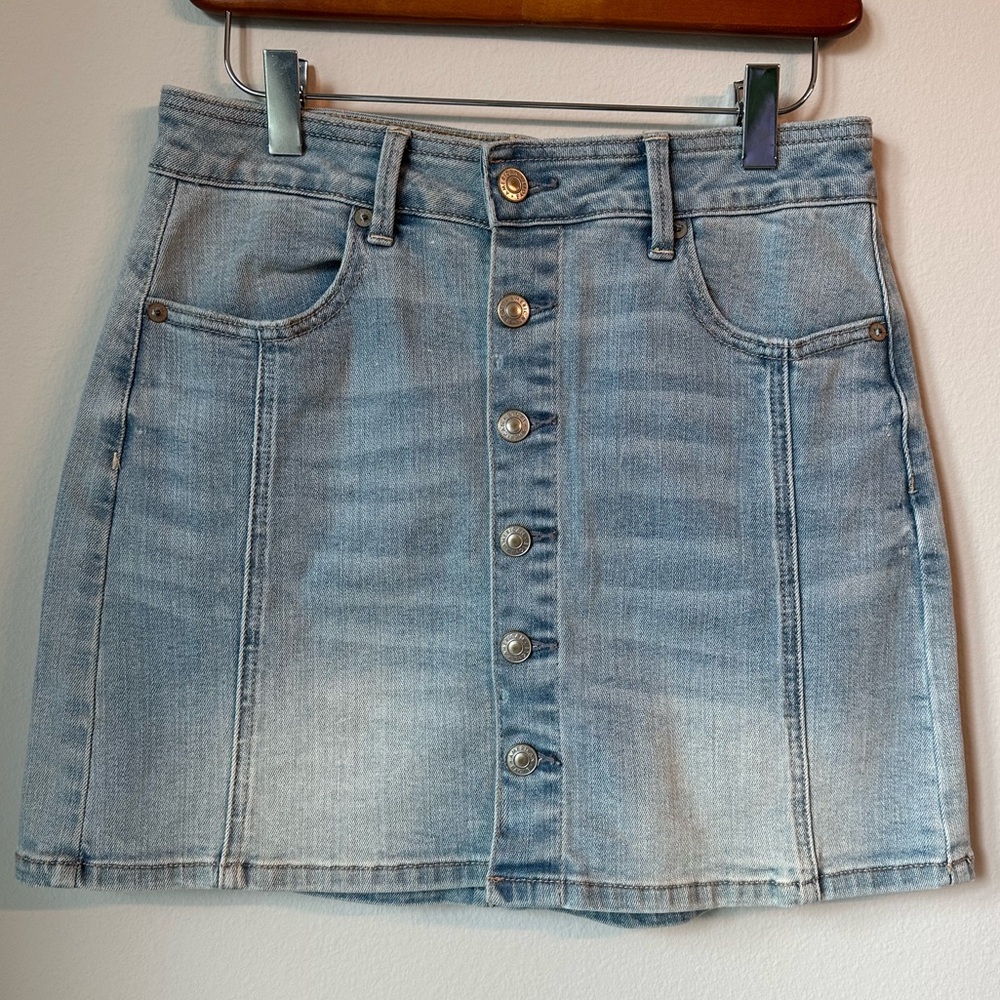 American Eagle women’s button down denim mini skirt size 6